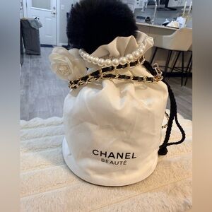 White Beauty Pouch with Pearl and Chain Details